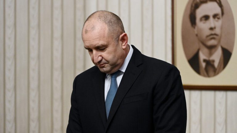 Всички срещу всички, всички срещу един