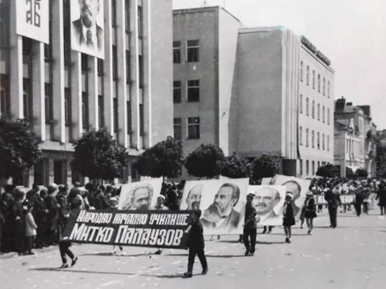 За „манипулираните манипулатори“